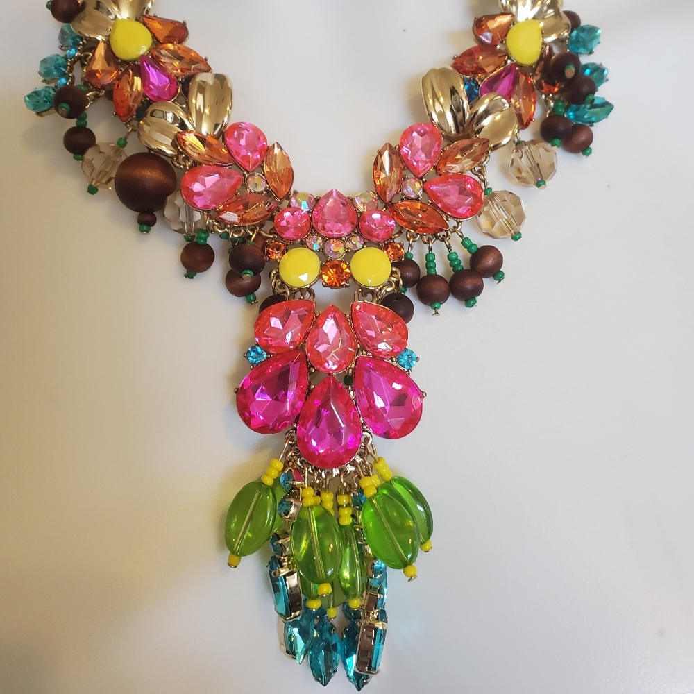 NWOT Betsey Johnson Calypso multi stone Necklace